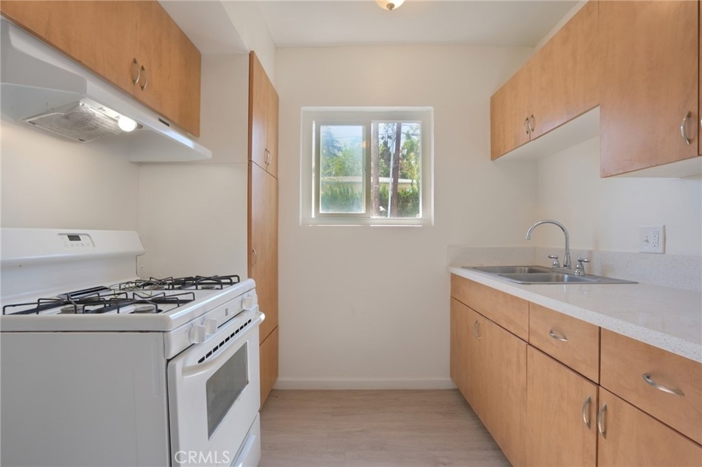 915 E Palmer Avenue - Photo 11