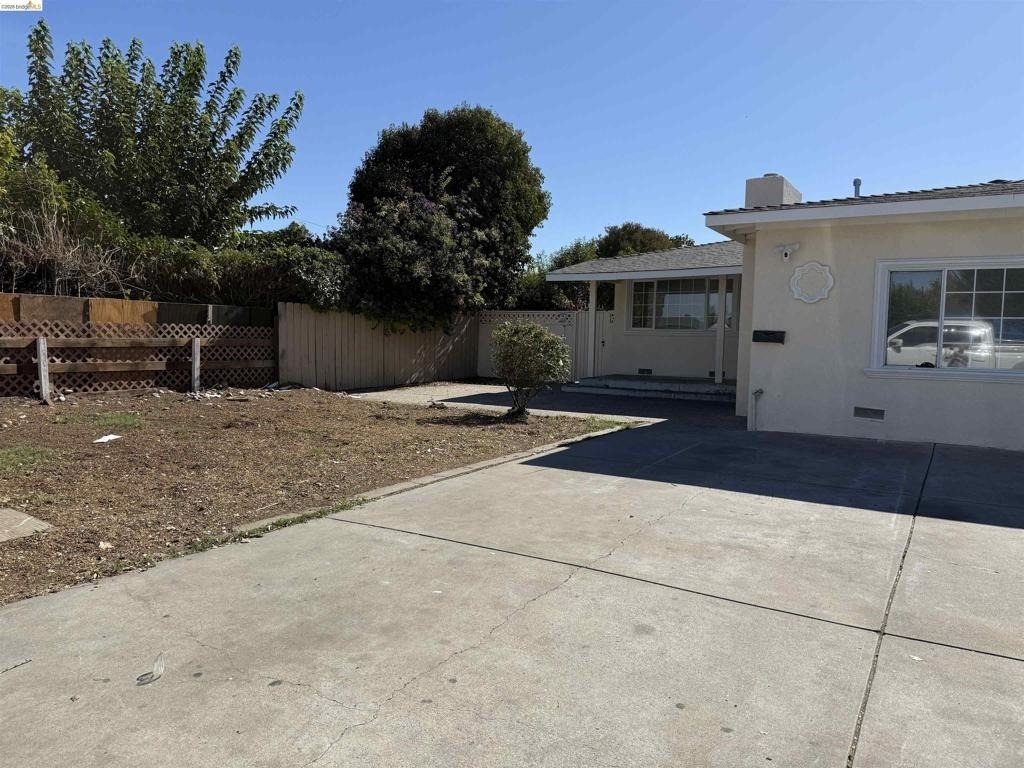 1934 Lavonne Avenue - Photo 2