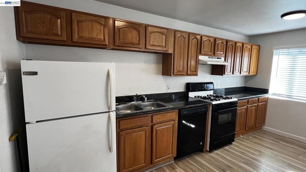 4067 Vineyard Ave - Photo 1