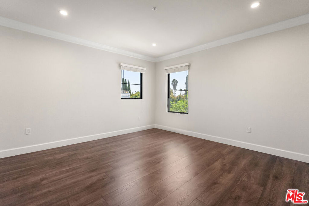 1153 N Beachwood Drive - Photo 6
