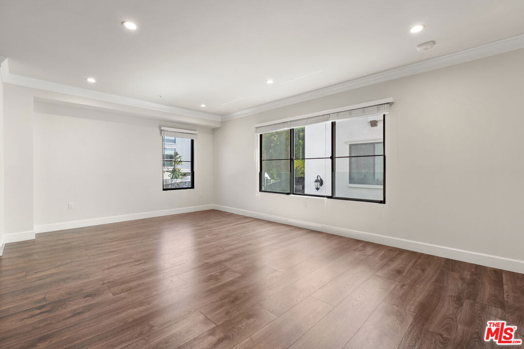 1153 N Beachwood Drive - Photo 4