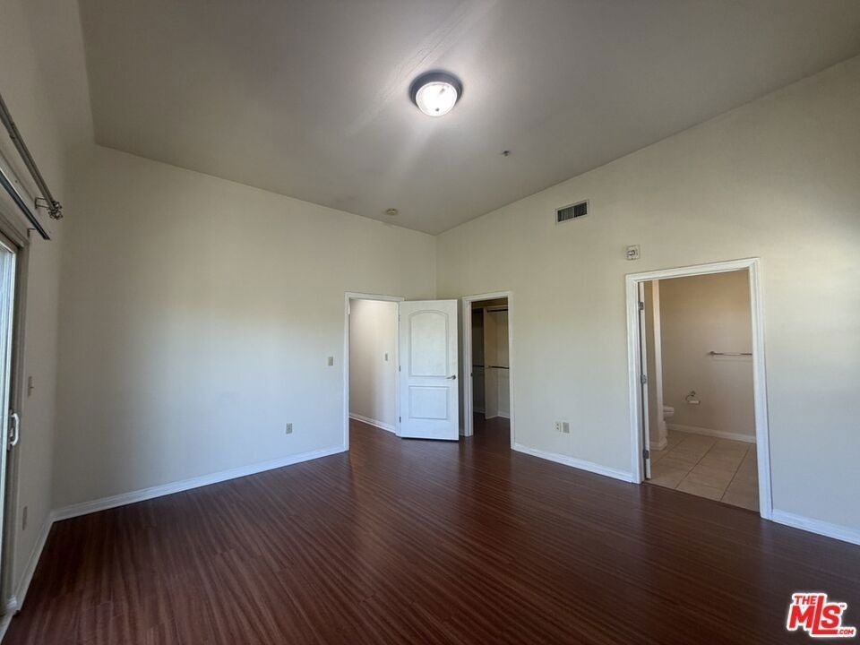 15024 Magnolia Boulevard - Photo 18