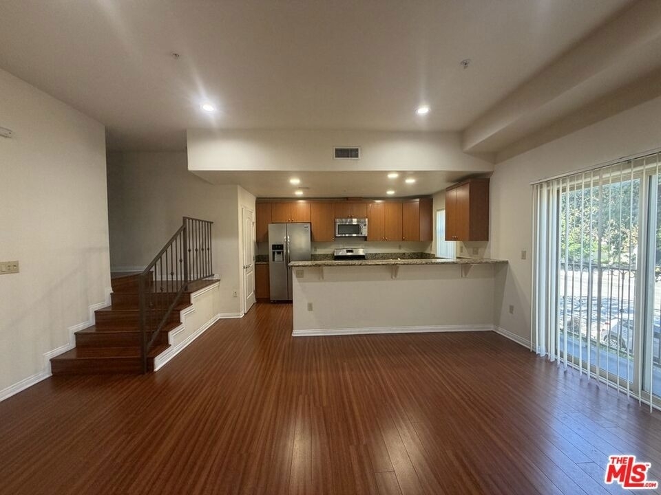 15024 Magnolia Boulevard - Photo 6