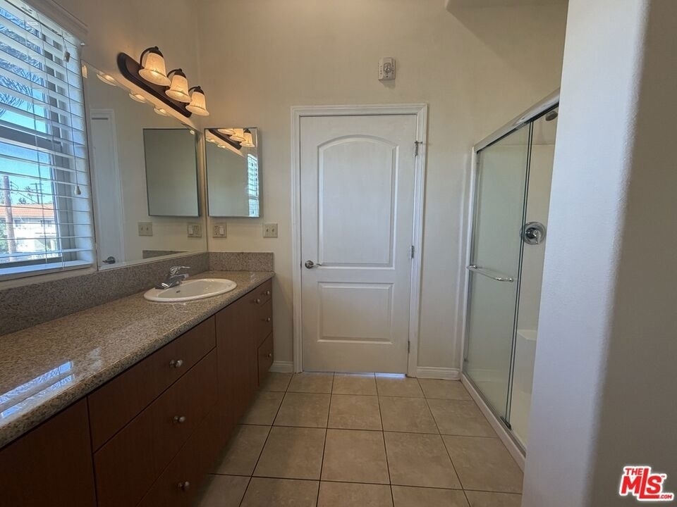 15024 Magnolia Boulevard - Photo 21