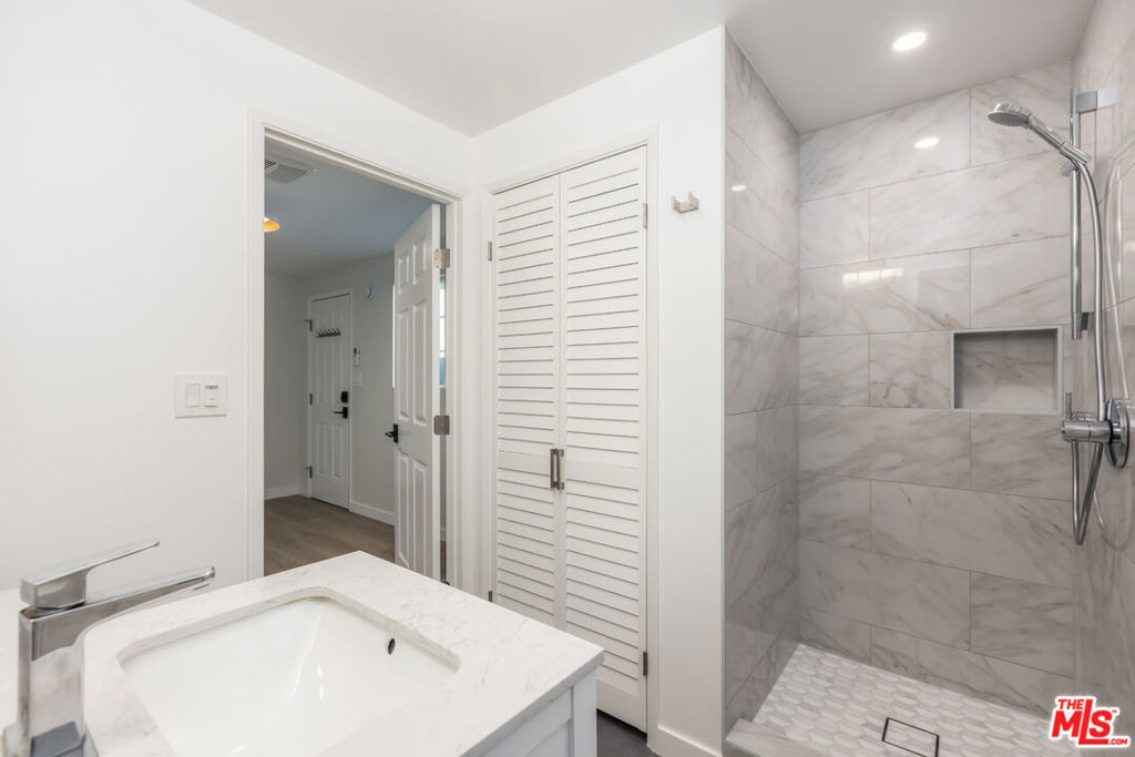 8791 Cadillac Avenue - Photo 28