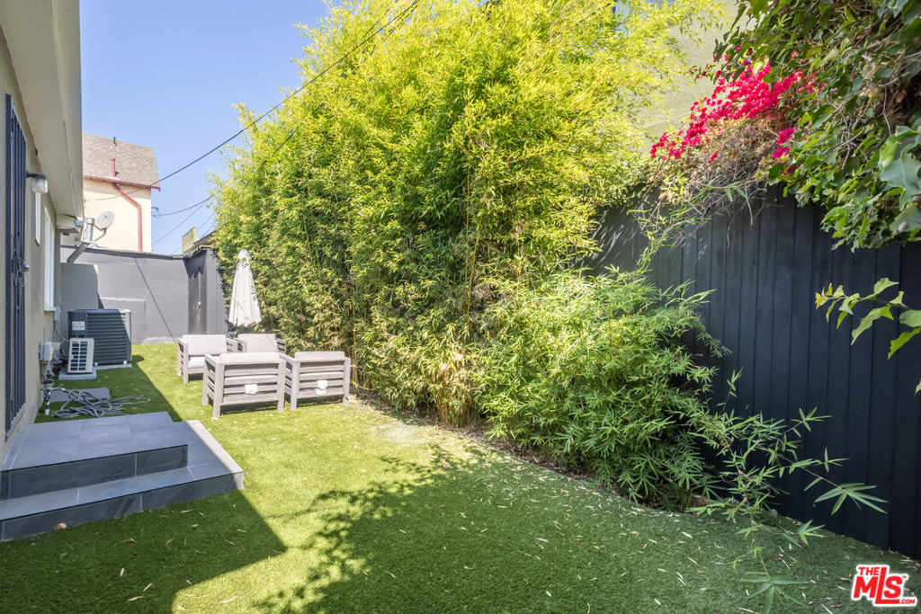 8791 Cadillac Avenue - Photo 32