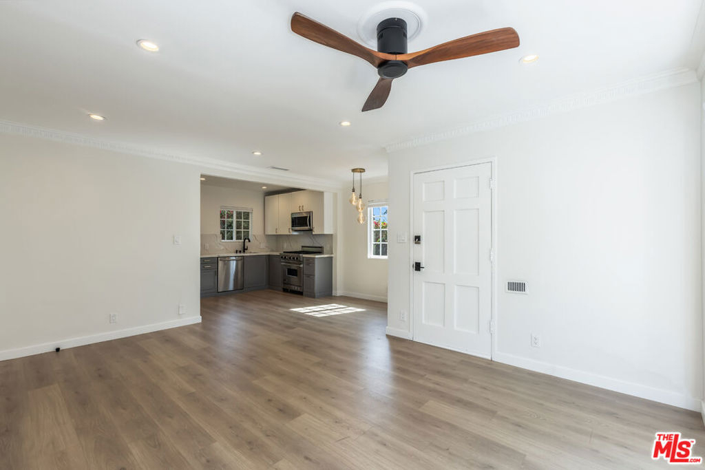 8791 Cadillac Avenue - Photo 9