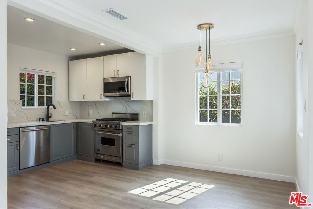 8791 Cadillac Avenue - Photo 12
