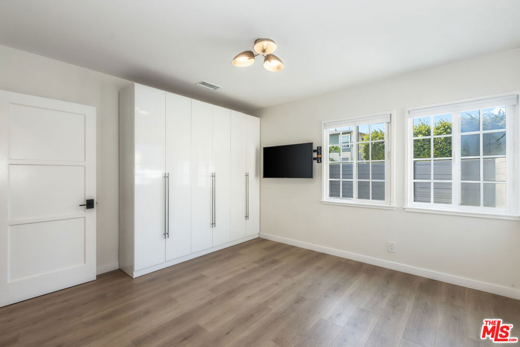 8791 Cadillac Avenue - Photo 19