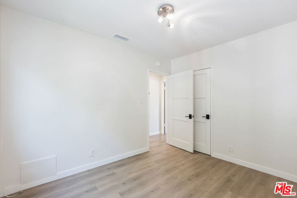 8791 Cadillac Avenue - Photo 21