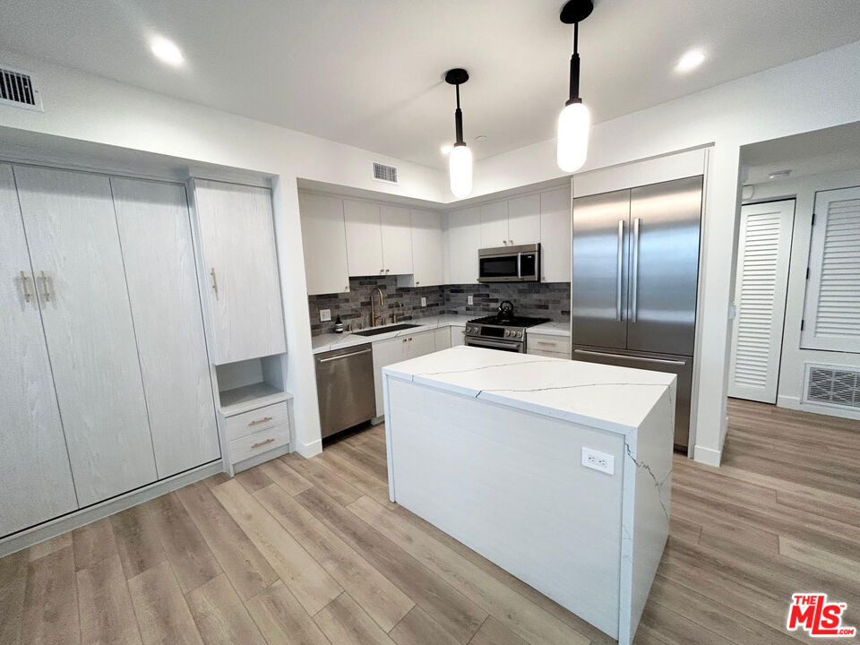 7914 Norton Avenue - Photo 6