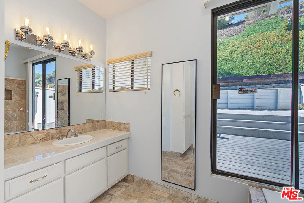 4238 Mesa Street - Photo 33