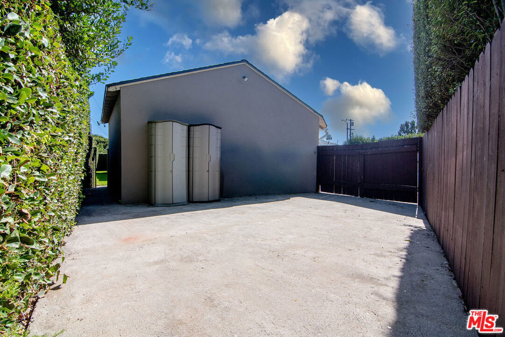 3646 Stoner Avenue - Photo 33