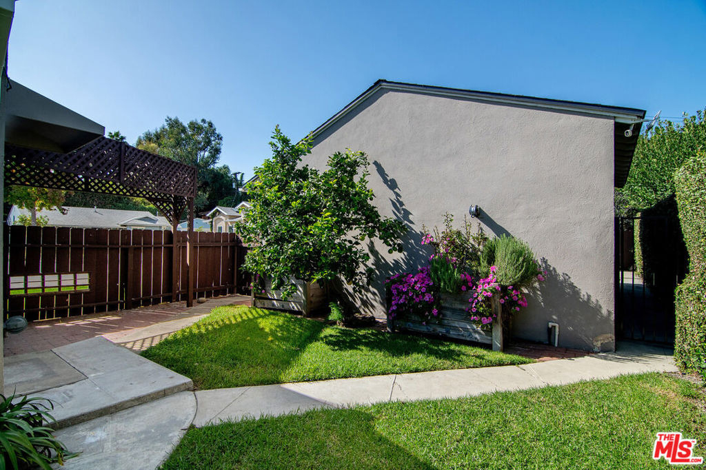 3646 Stoner Avenue - Photo 31