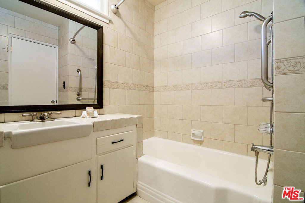 3646 Stoner Avenue - Photo 19