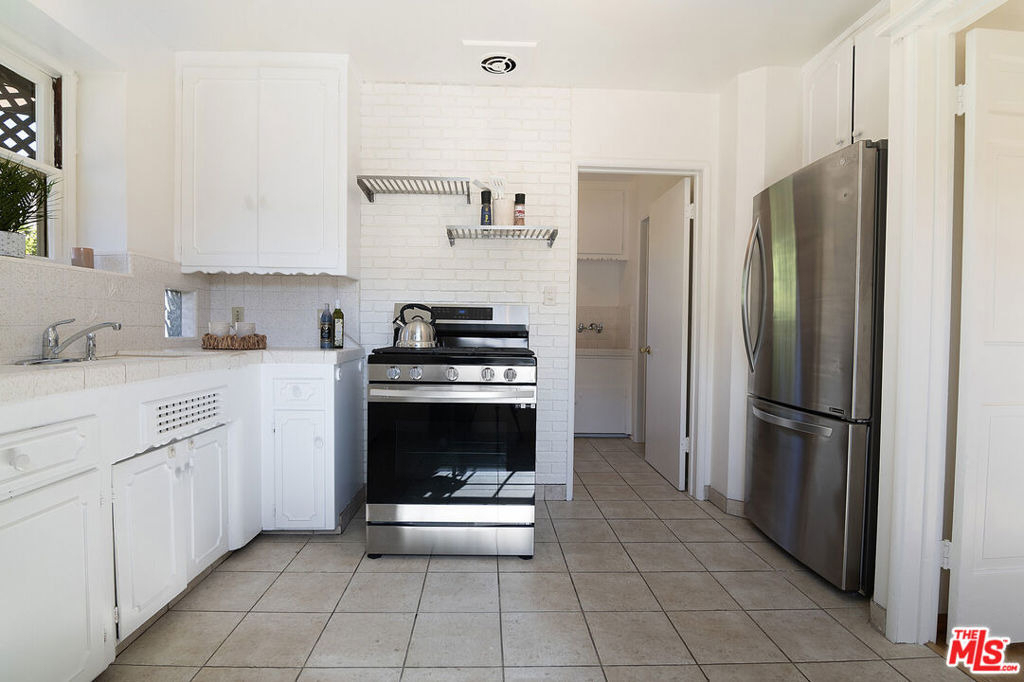 3646 Stoner Avenue - Photo 13