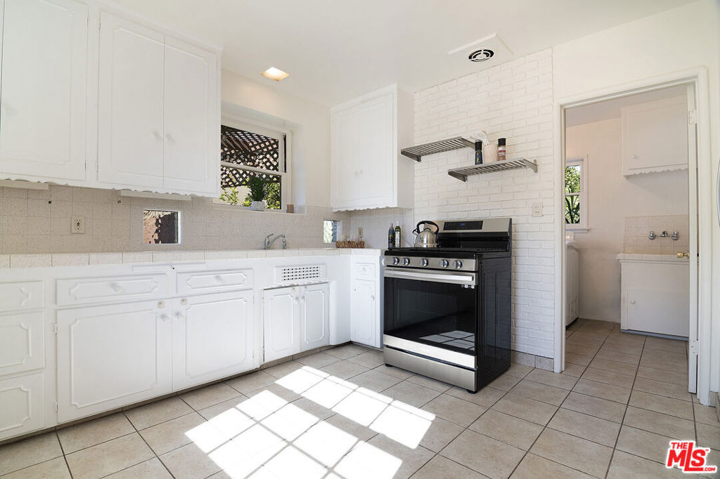 3646 Stoner Avenue - Photo 11