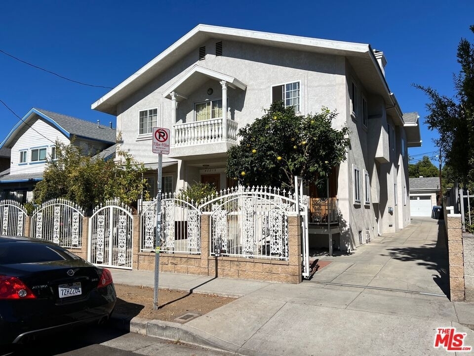4621 Melbourne Avenue - Photo 0