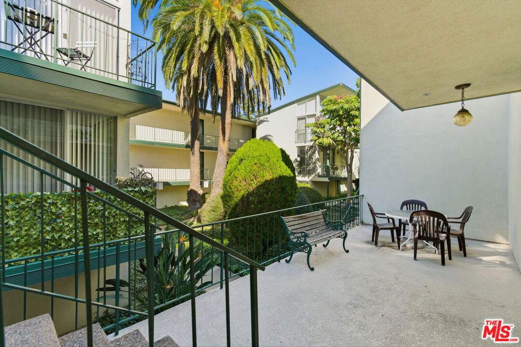 1353 S Carmelina Avenue - Photo 33