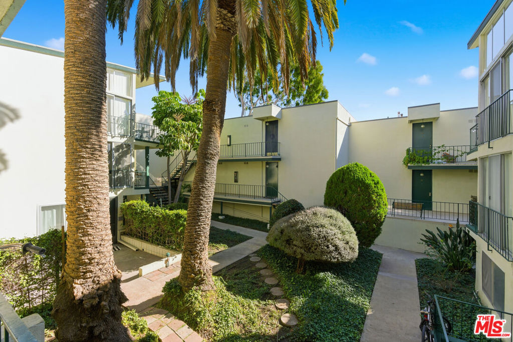 1353 S Carmelina Avenue - Photo 18