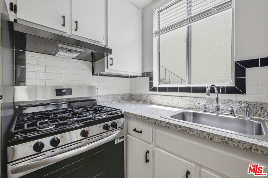 1353 S Carmelina Avenue - Photo 11