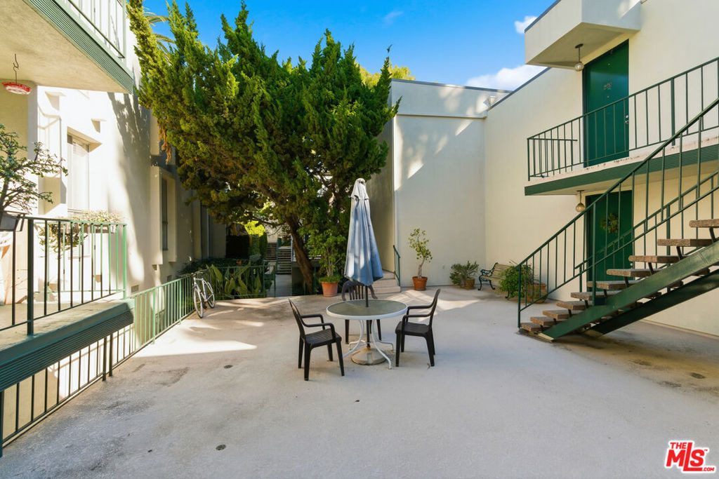 1353 S Carmelina Avenue - Photo 19