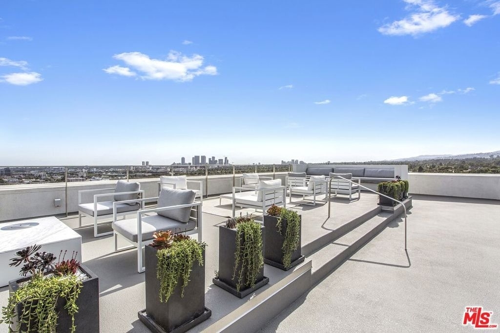 838 N Doheny Drive - Photo 10