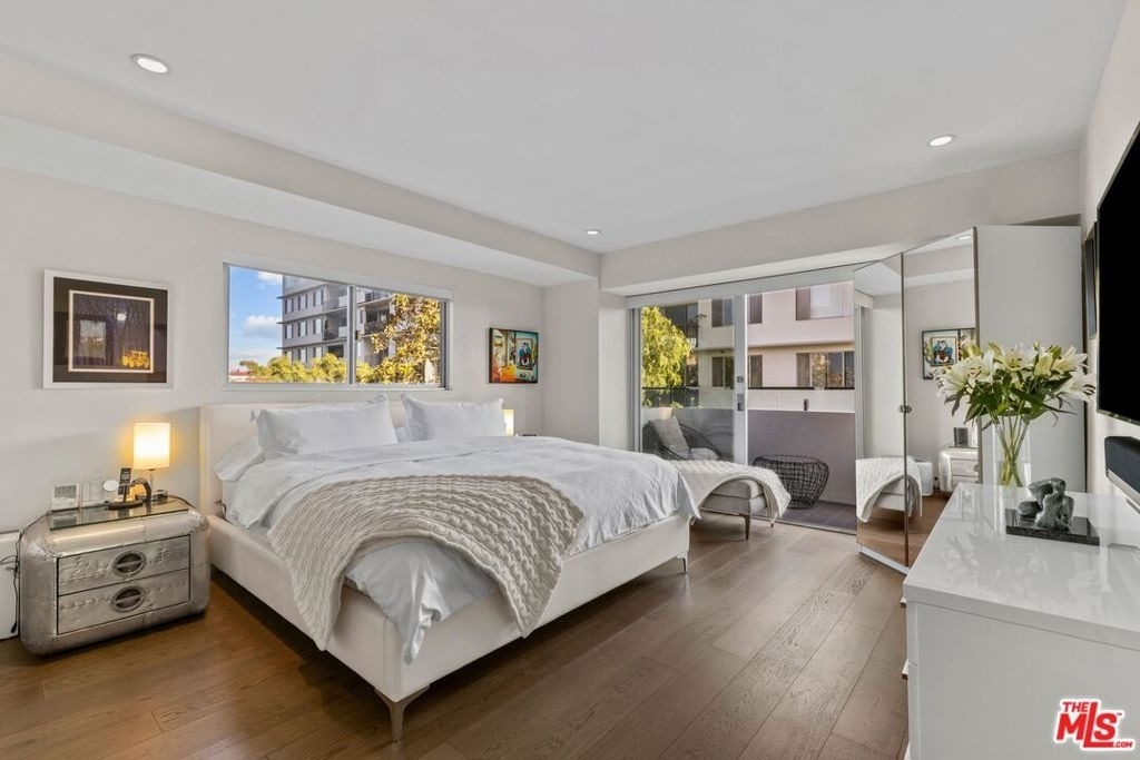 838 N Doheny Drive - Photo 4