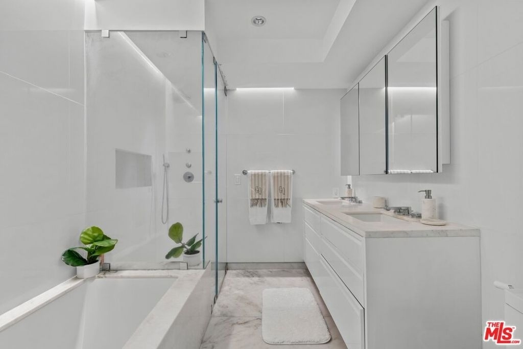 838 N Doheny Drive - Photo 5