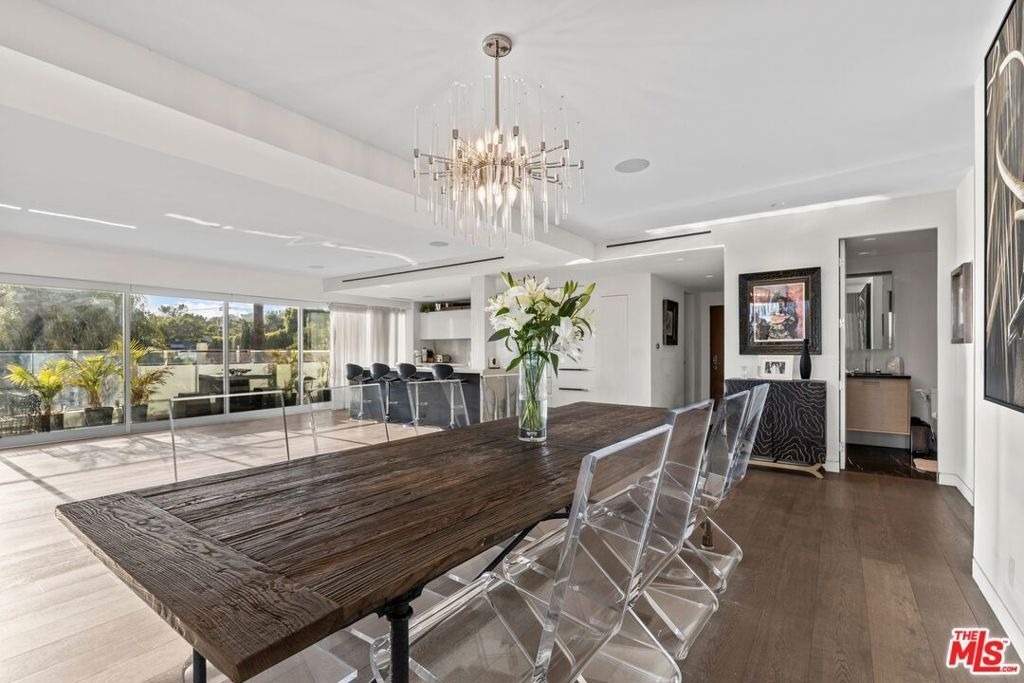 838 N Doheny Drive - Photo 1