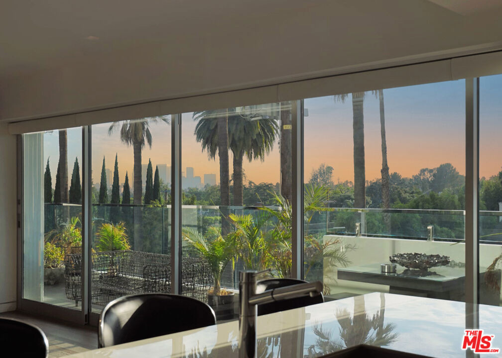 838 N Doheny Drive - Photo 8