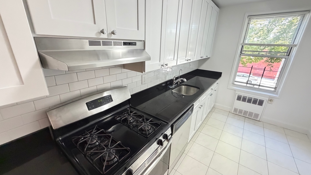 79-25 150th Street - Photo 8