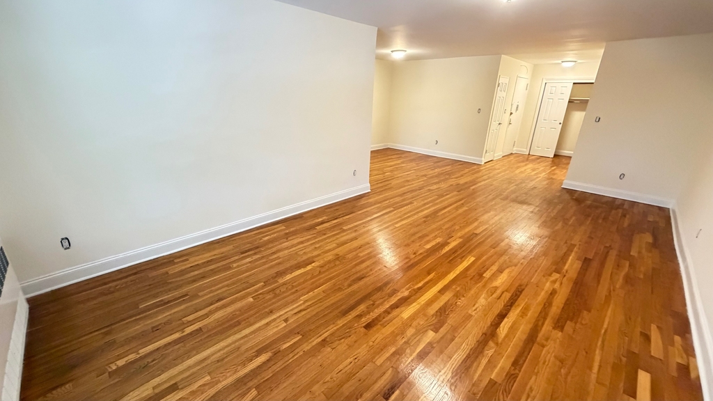 79-25 150th Street - Photo 3