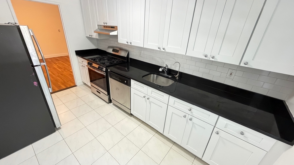 79-25 150th Street - Photo 9