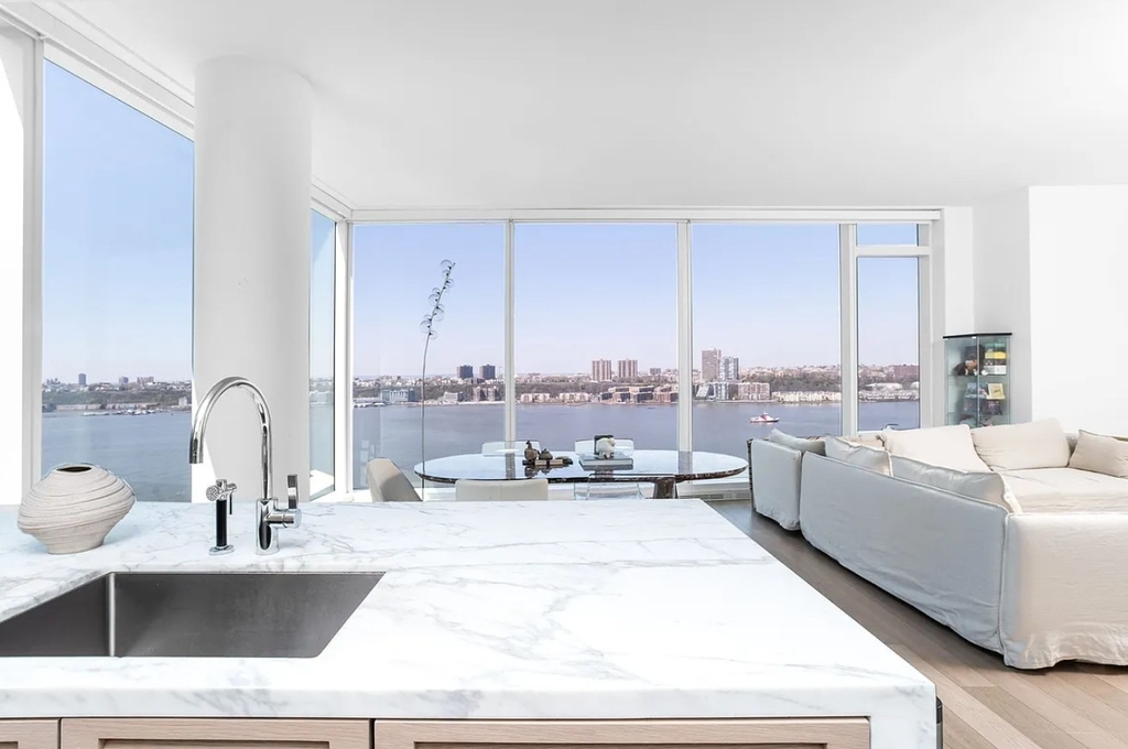 400 West 61st Street - Photo 1