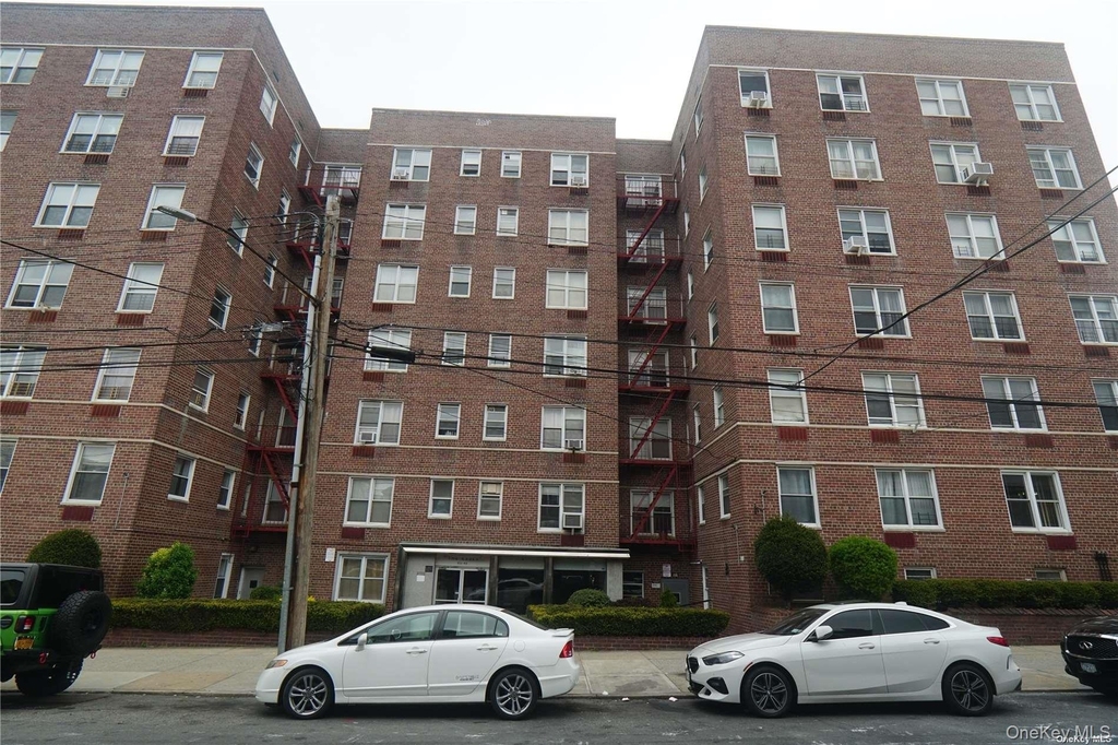 63-45 Saunders Street - Photo 0