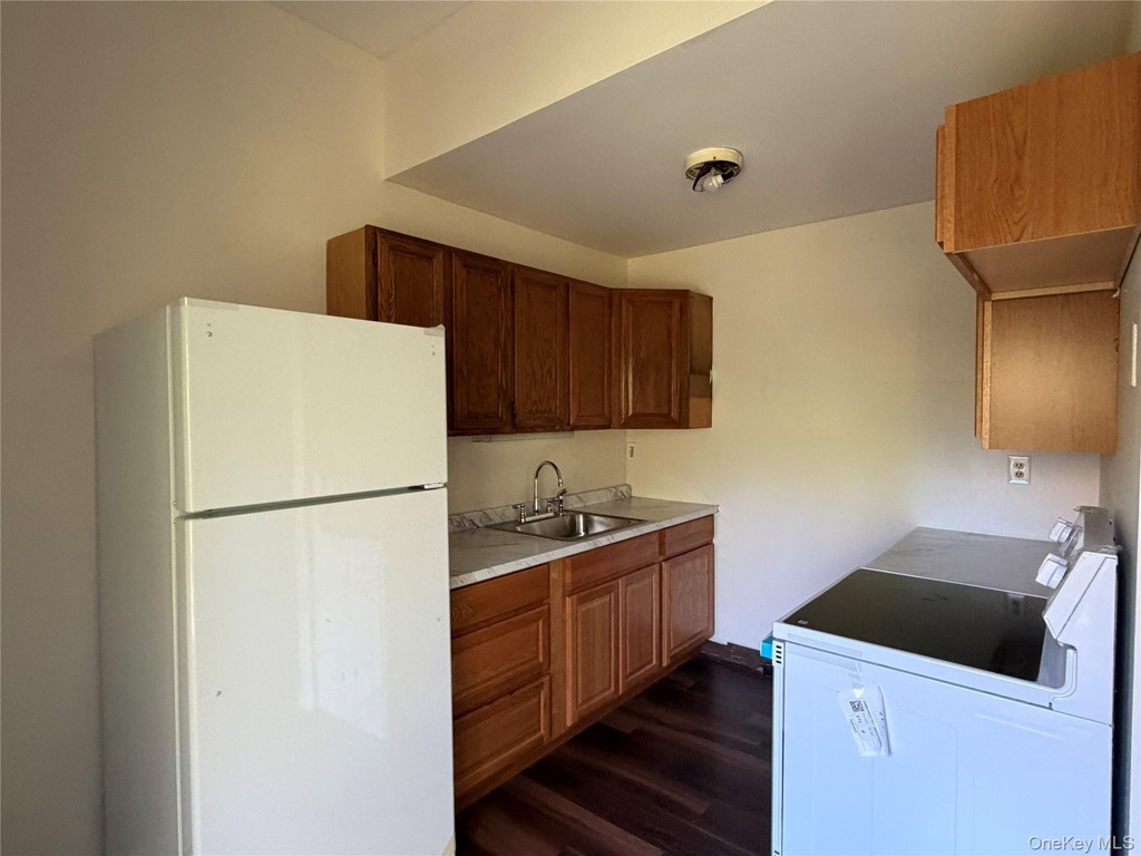 165 Ulster Avenue - Photo 4