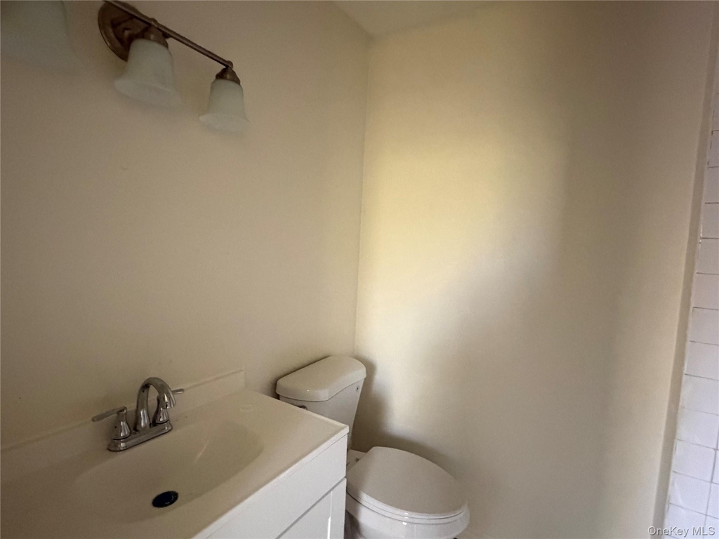165 Ulster Avenue - Photo 8