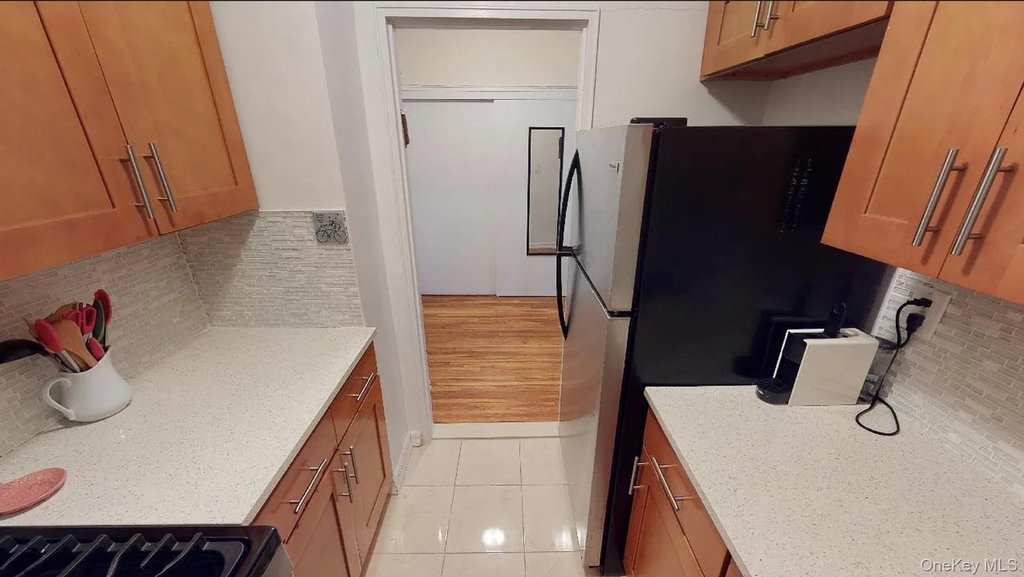 10025 Queens Boulevard - Photo 6