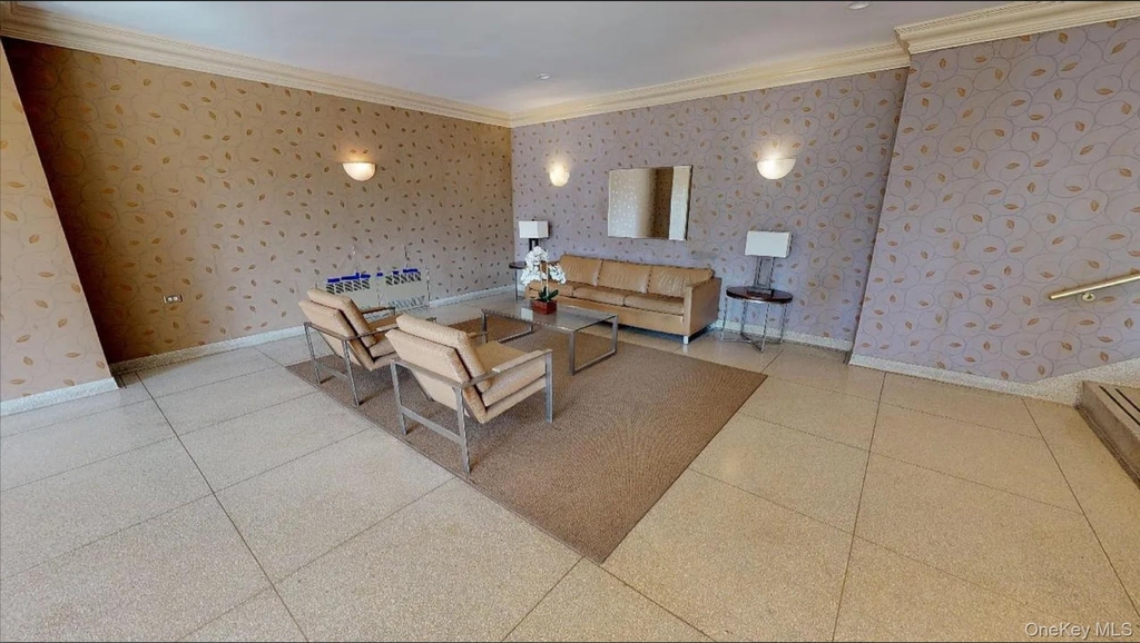 10025 Queens Boulevard - Photo 15