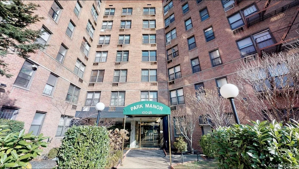 10025 Queens Boulevard - Photo 20