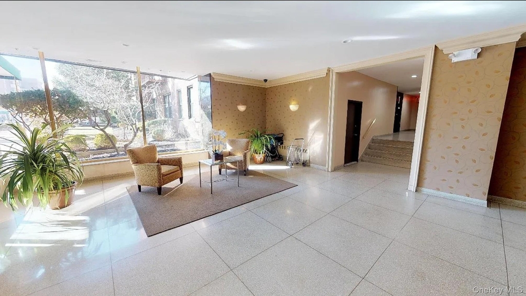 10025 Queens Boulevard - Photo 16