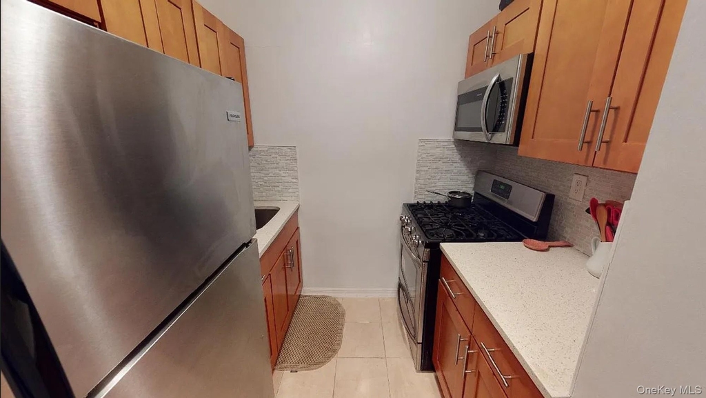 10025 Queens Boulevard - Photo 5