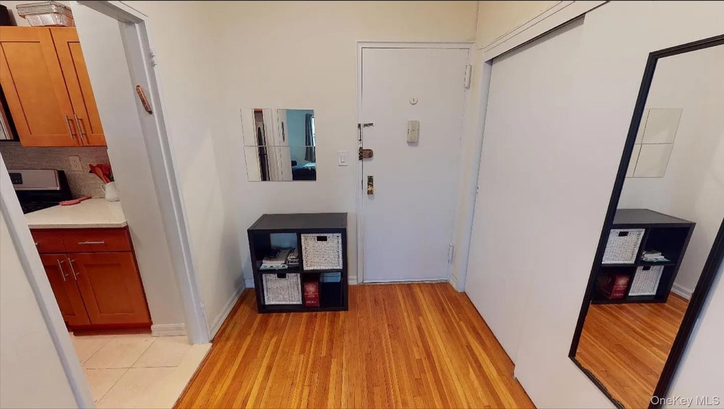 10025 Queens Boulevard - Photo 4