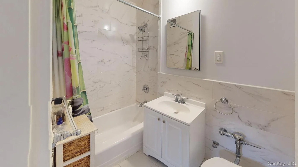 10025 Queens Boulevard - Photo 14