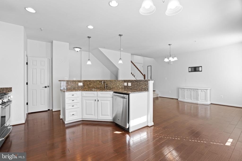 42243 Canary Grass Square - Photo 12