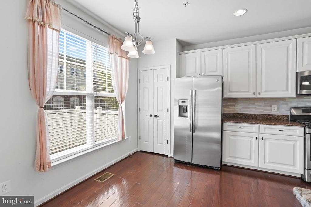 42243 Canary Grass Square - Photo 9