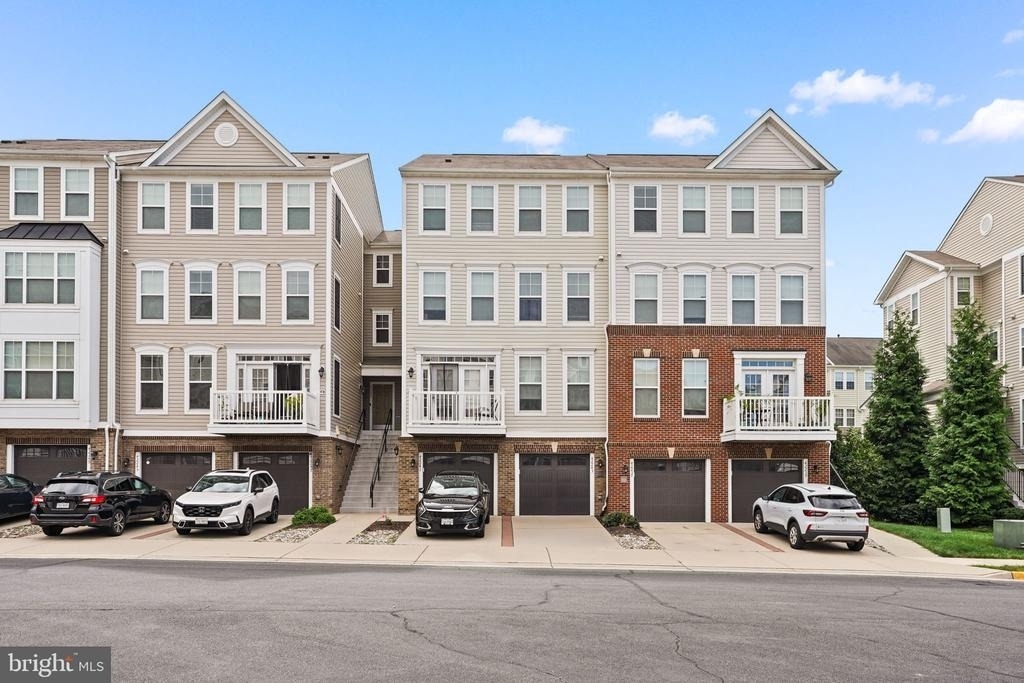 42243 Canary Grass Square - Photo 0