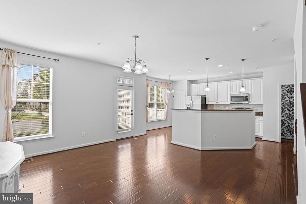 42243 Canary Grass Square - Photo 4