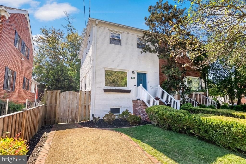 19 E Custis Avenue - Photo 2